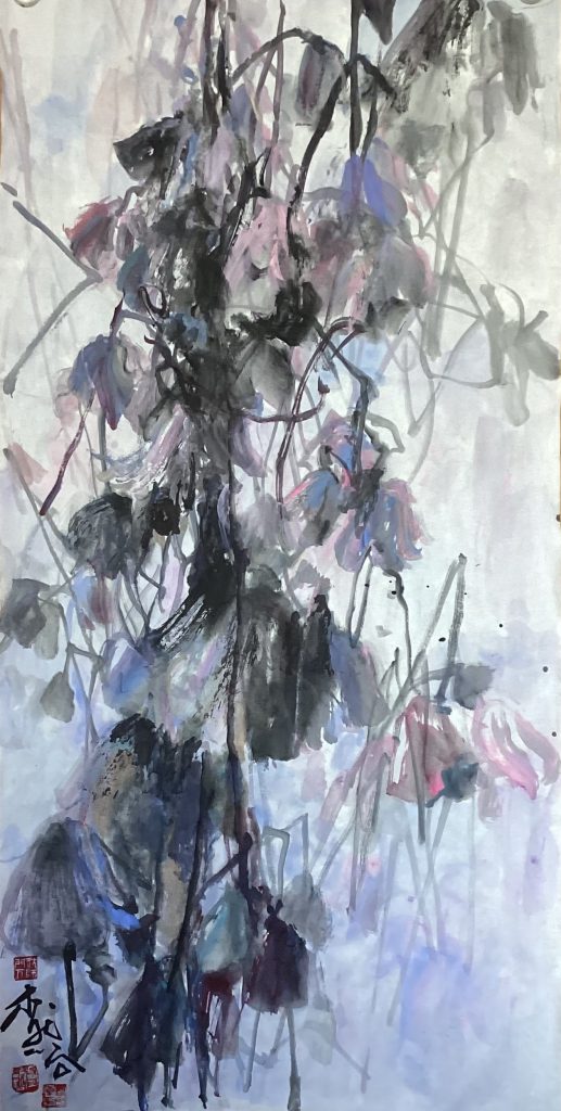 "The Clamorous White Mist" – A Fantasy-Color Freehand landscape painting by Mu Rangong (Lu Guanyu). This work delves into the spiritual dialogue between ink and vibrant color. Mu Rangong is a Chinese contemporary artist, founder of the Fantasy-Color Freehand ink painting style, and creator of the “Boundless Fantasy” exhibition series.