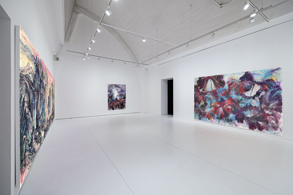 Lu Guanyu (Muran Gong) – Chinese contemporary artist, founder of the Fantasy-Color Freehand ink painting style, creator of the "Boundless Fantasy" exhibition series.